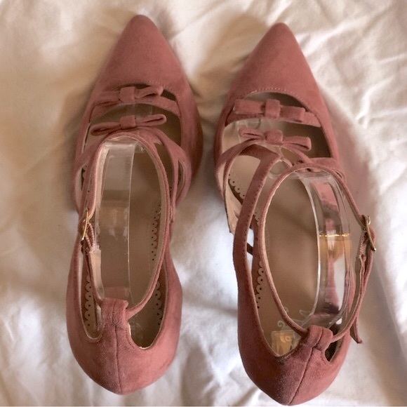 JOURNEE COLLECTION “Suede” Strap-Front Pumps (7.5M) - Picture 6 of 15